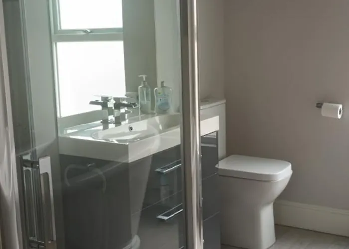 Eglinton Road - Entire House Guest house