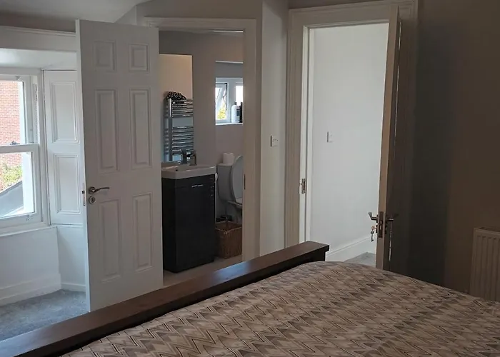 Guest house Eglinton Road - Entire House