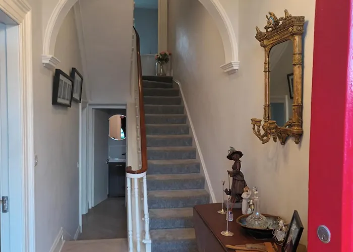 Guest house Eglinton Road - Entire House