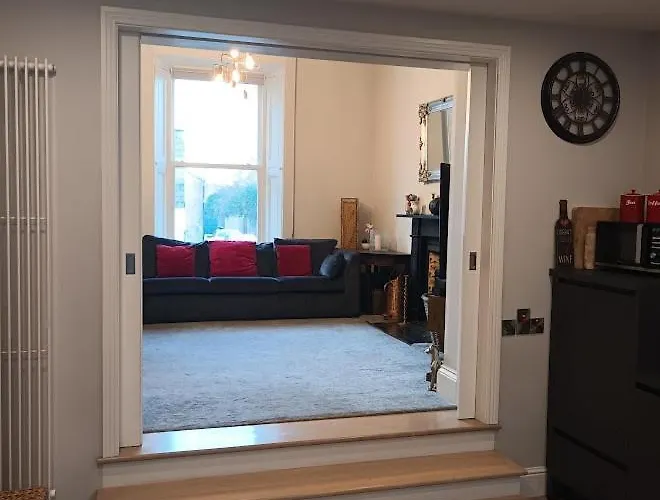 Eglinton Road - Entire House Guest house 4*